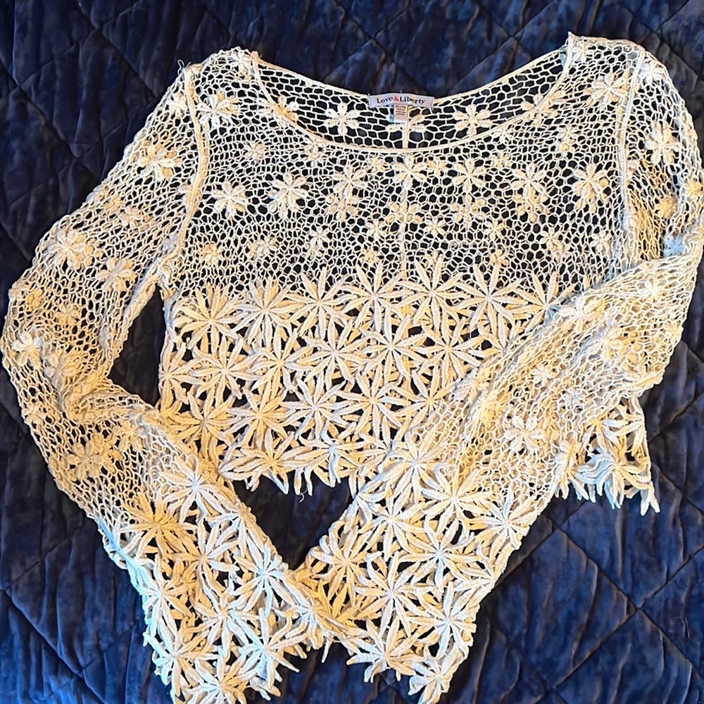 Love&Liberty vintage-style 60s bell sleeve crochet crop top